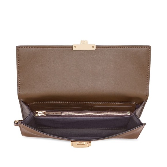 FENDI Kan-u Wallet On Chain - Picture 4 of 8